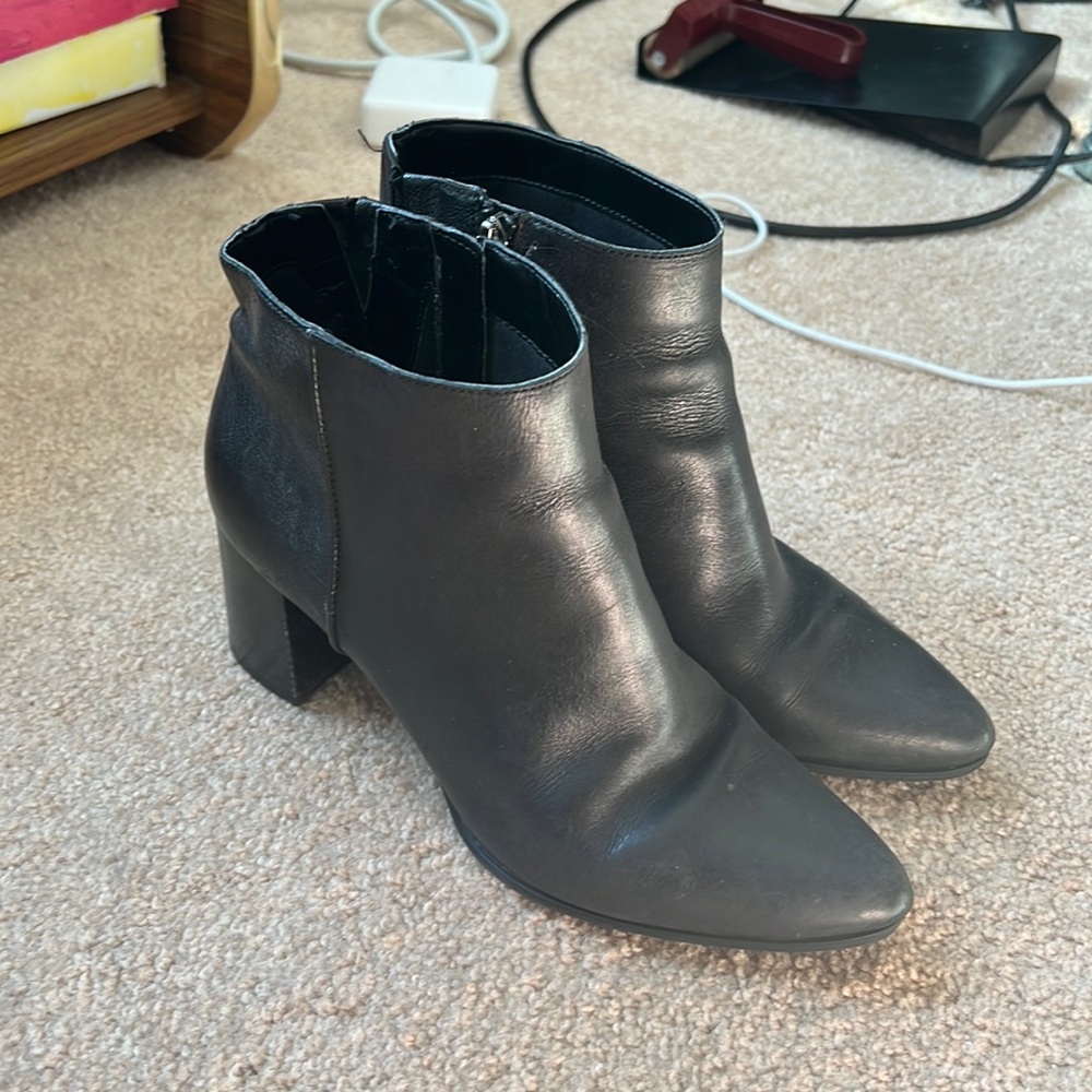 Rockport pointed heeled black leather booties, size 7.5, well worn